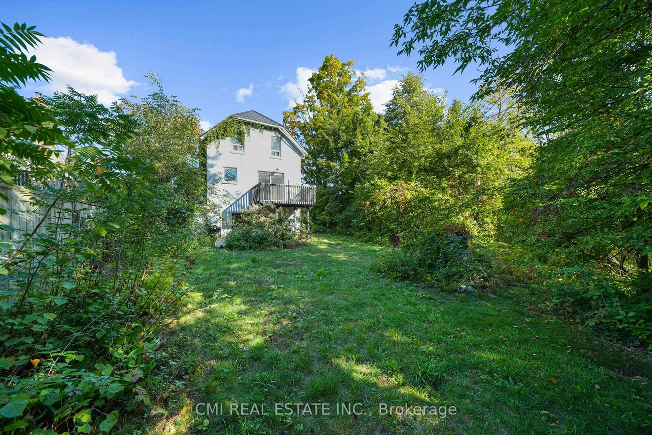 43, Perry, Queen's Park, Barrie