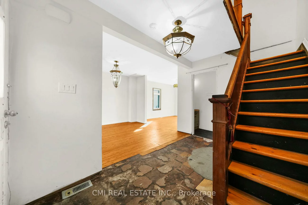 43, Perry, Queen's Park, Barrie