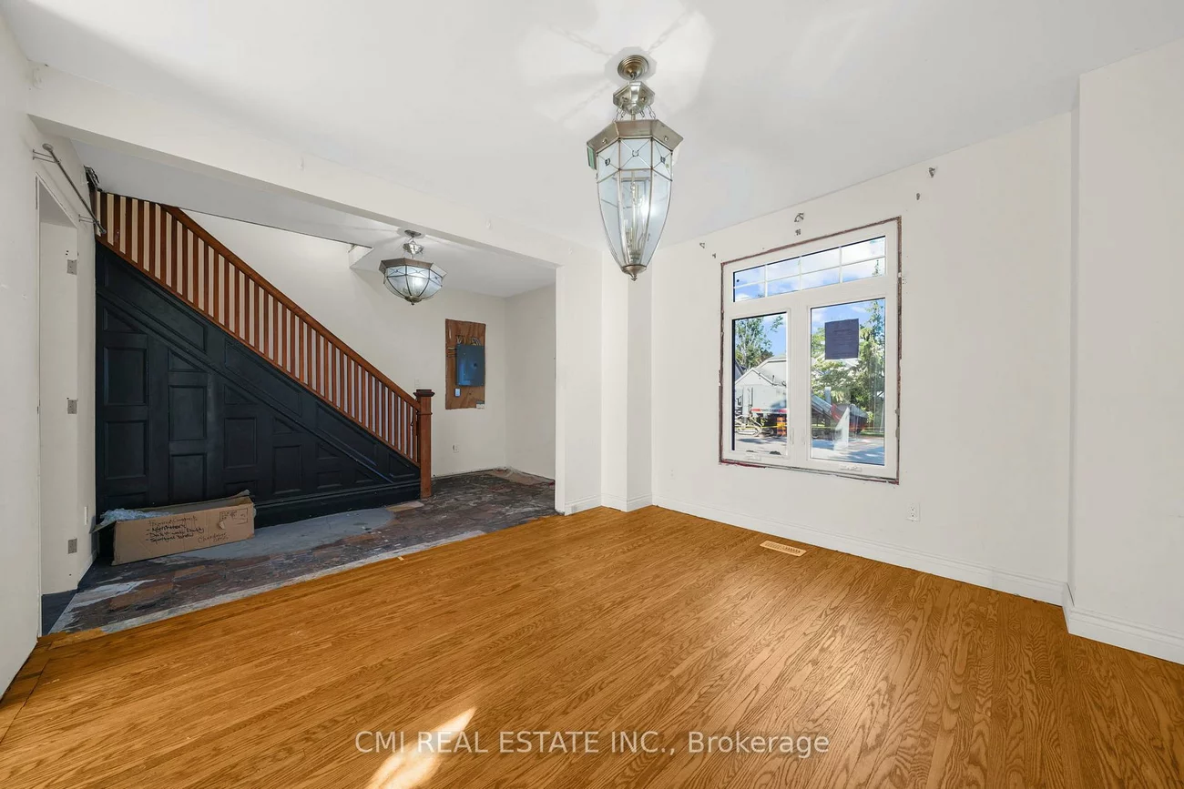 43, Perry, Queen's Park, Barrie