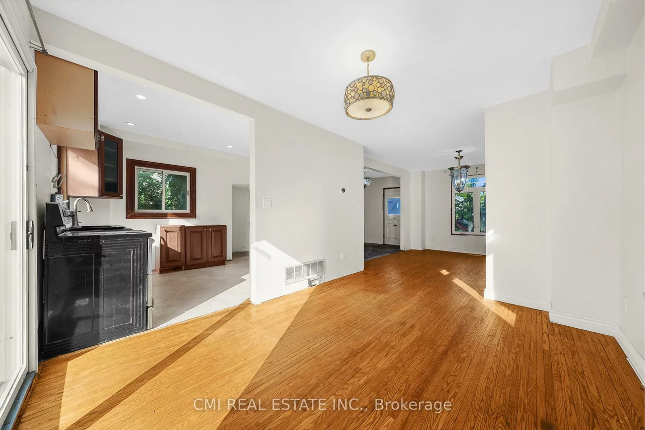 43, Perry, Queen's Park, Barrie