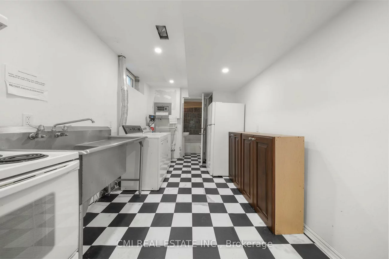 43, Perry, Queen's Park, Barrie