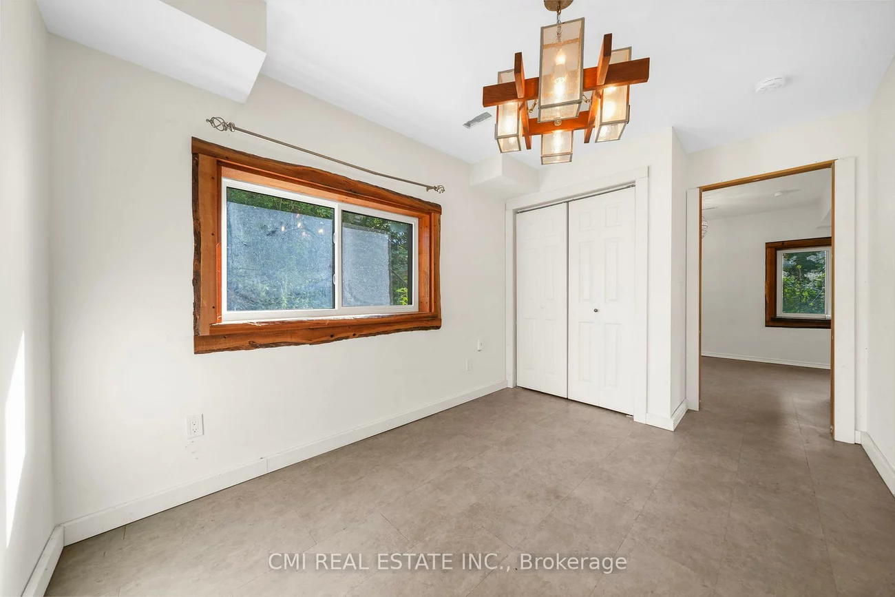 43, Perry, Queen's Park, Barrie