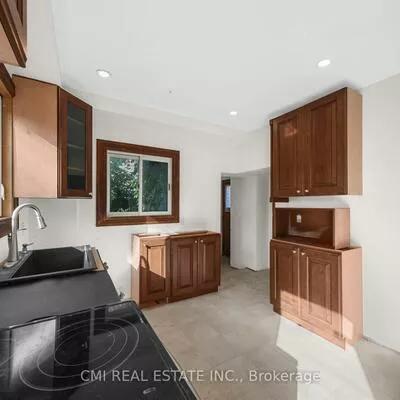 43, Perry, Queen's Park, Barrie