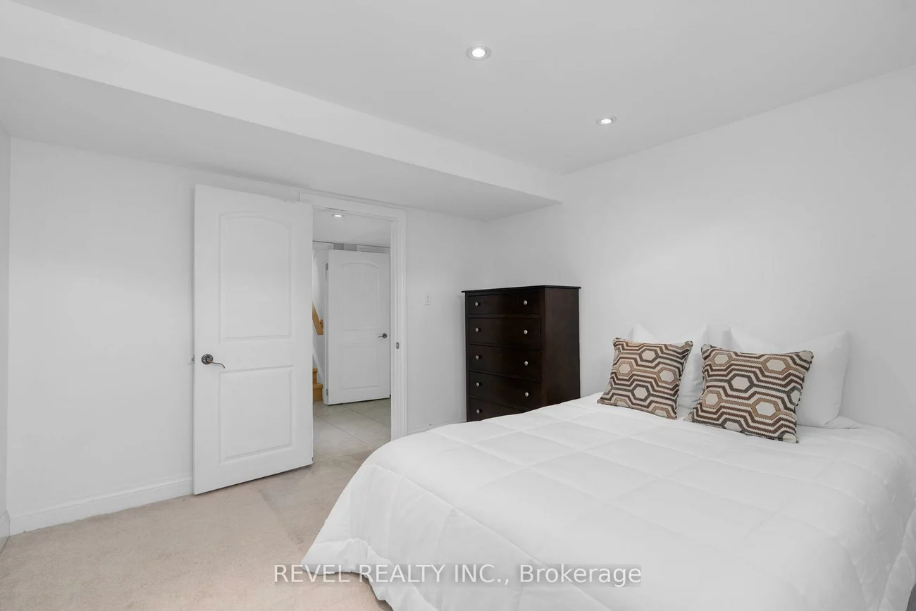 77, Marsellus, Holly, Barrie