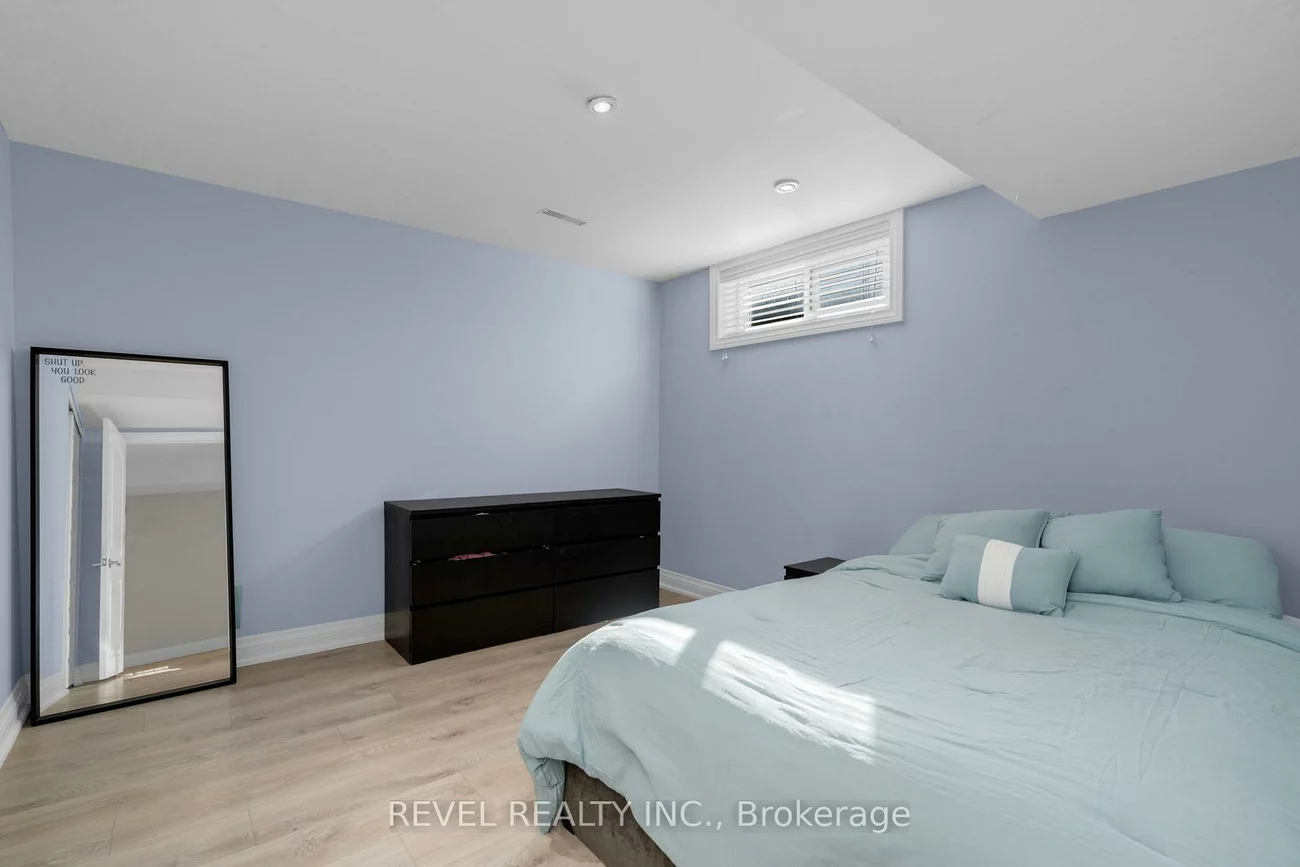 77, Marsellus, Holly, Barrie