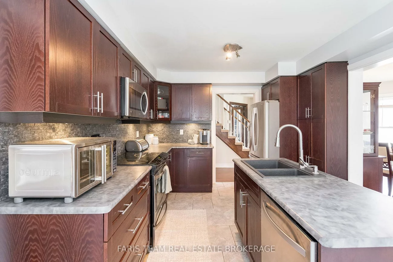 142, Livingstone, West Bayfield, Barrie