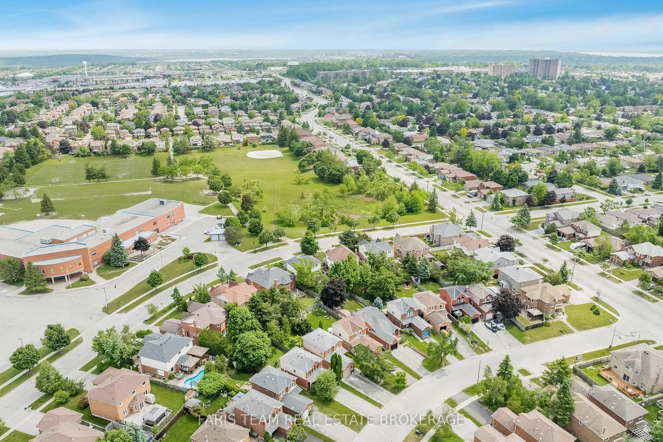 142, Livingstone, West Bayfield, Barrie