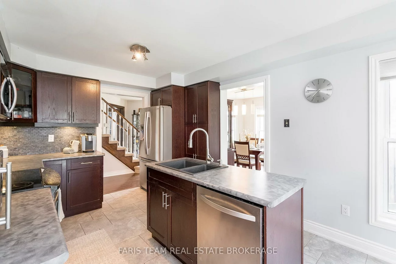 142, Livingstone, West Bayfield, Barrie