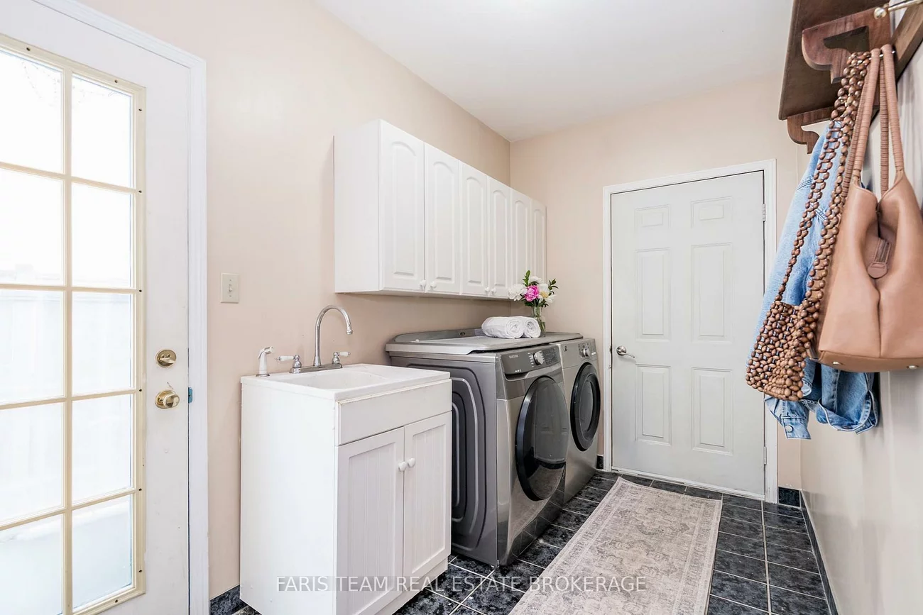 142, Livingstone, West Bayfield, Barrie