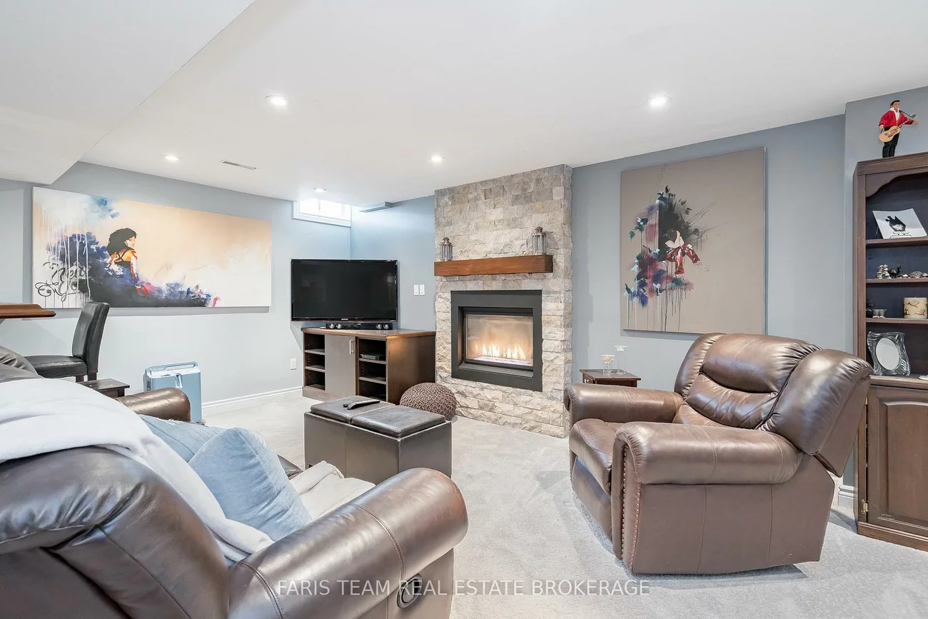 142, Livingstone, West Bayfield, Barrie