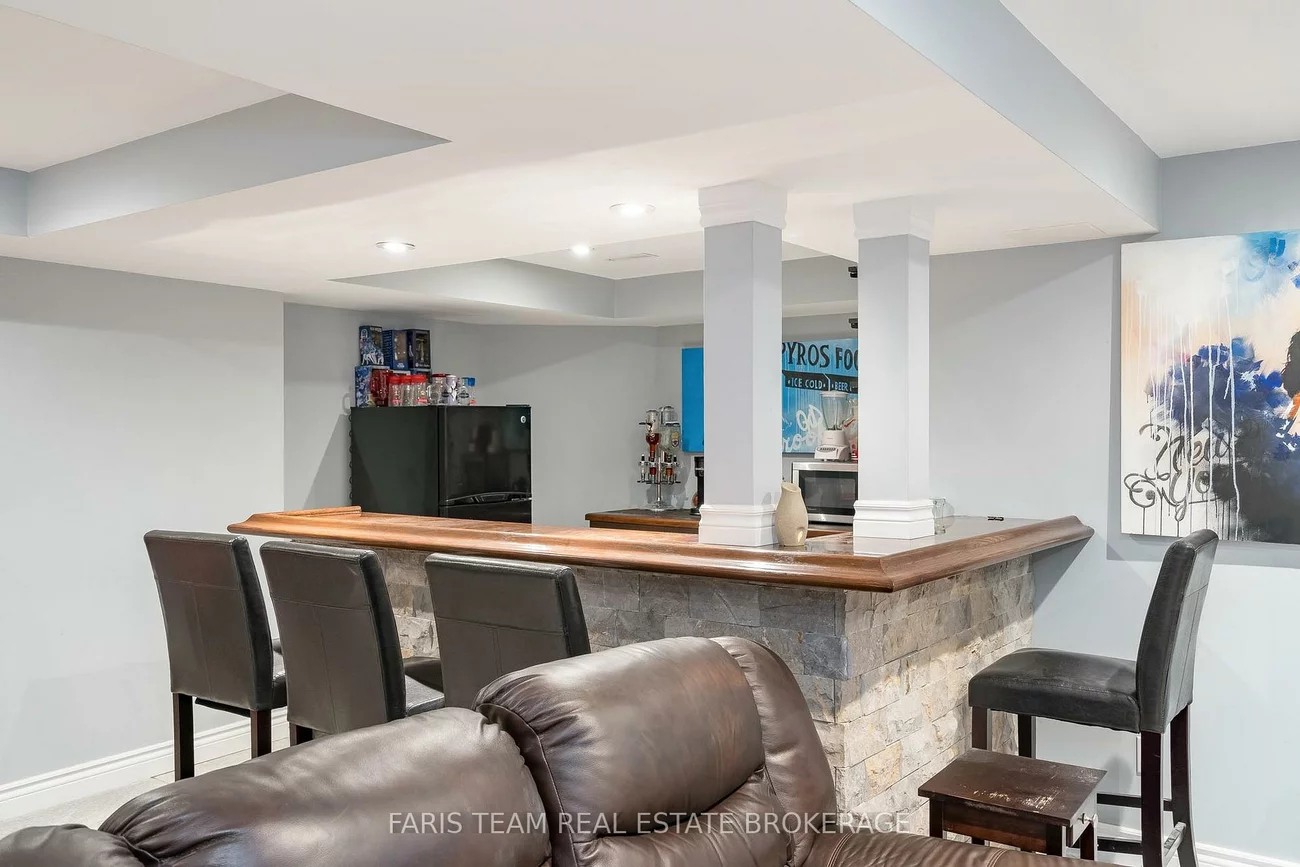 142, Livingstone, West Bayfield, Barrie