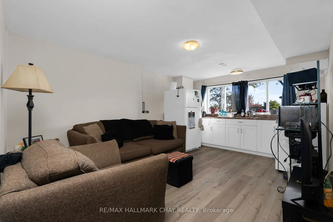 46, Carol, Allandale Heights, Barrie