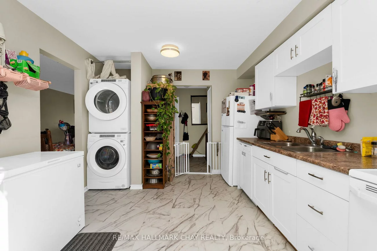 46, Carol, Allandale Heights, Barrie