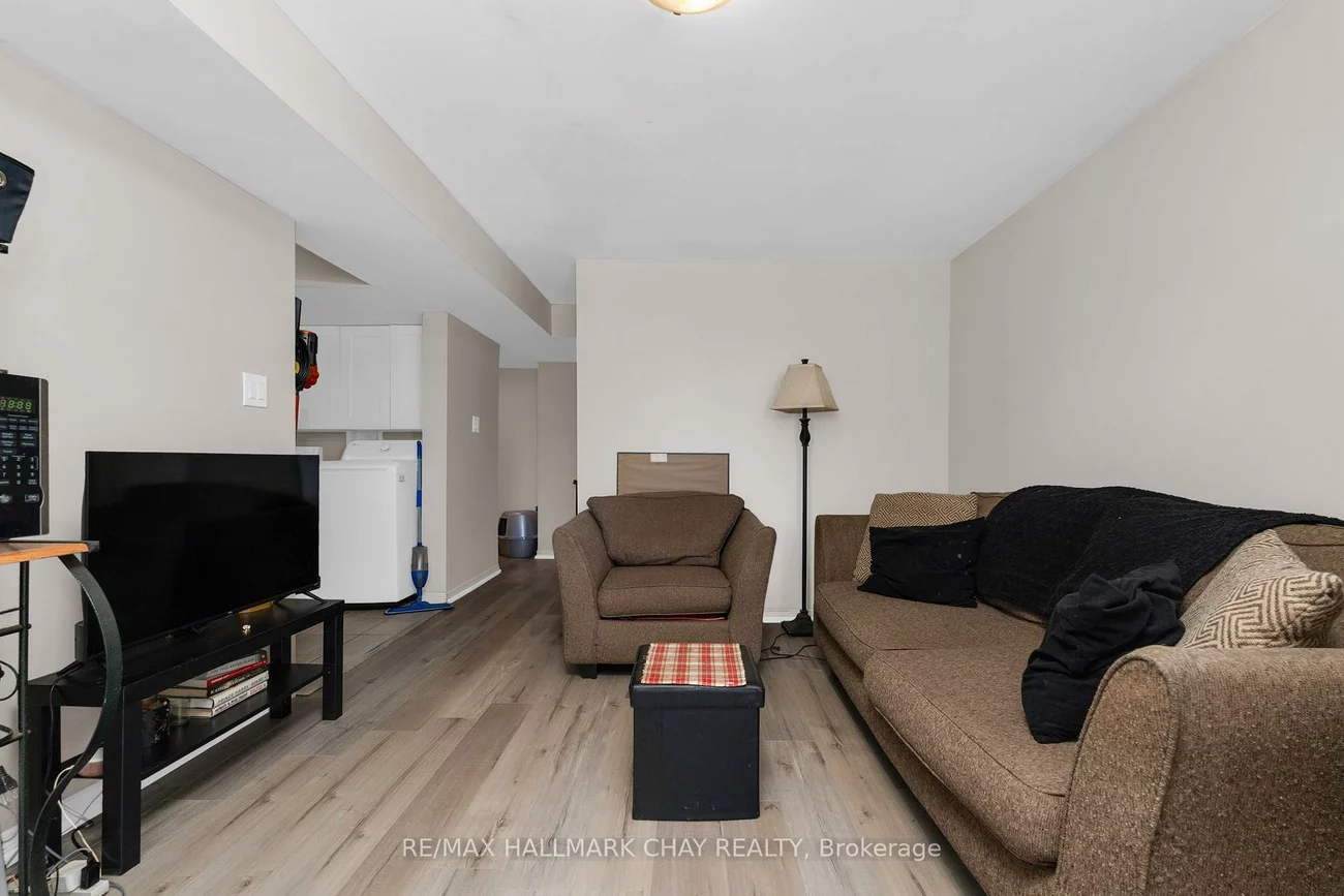 46, Carol, Allandale Heights, Barrie