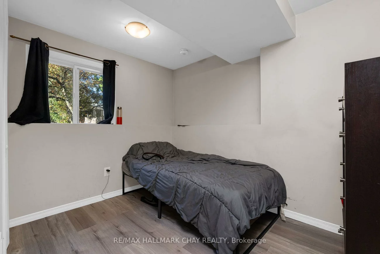 46, Carol, Allandale Heights, Barrie