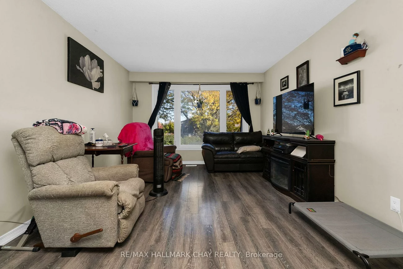 46, Carol, Allandale Heights, Barrie