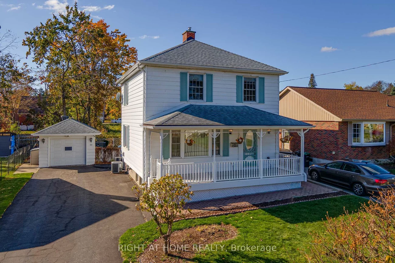 44, Newton, Wellington, Barrie