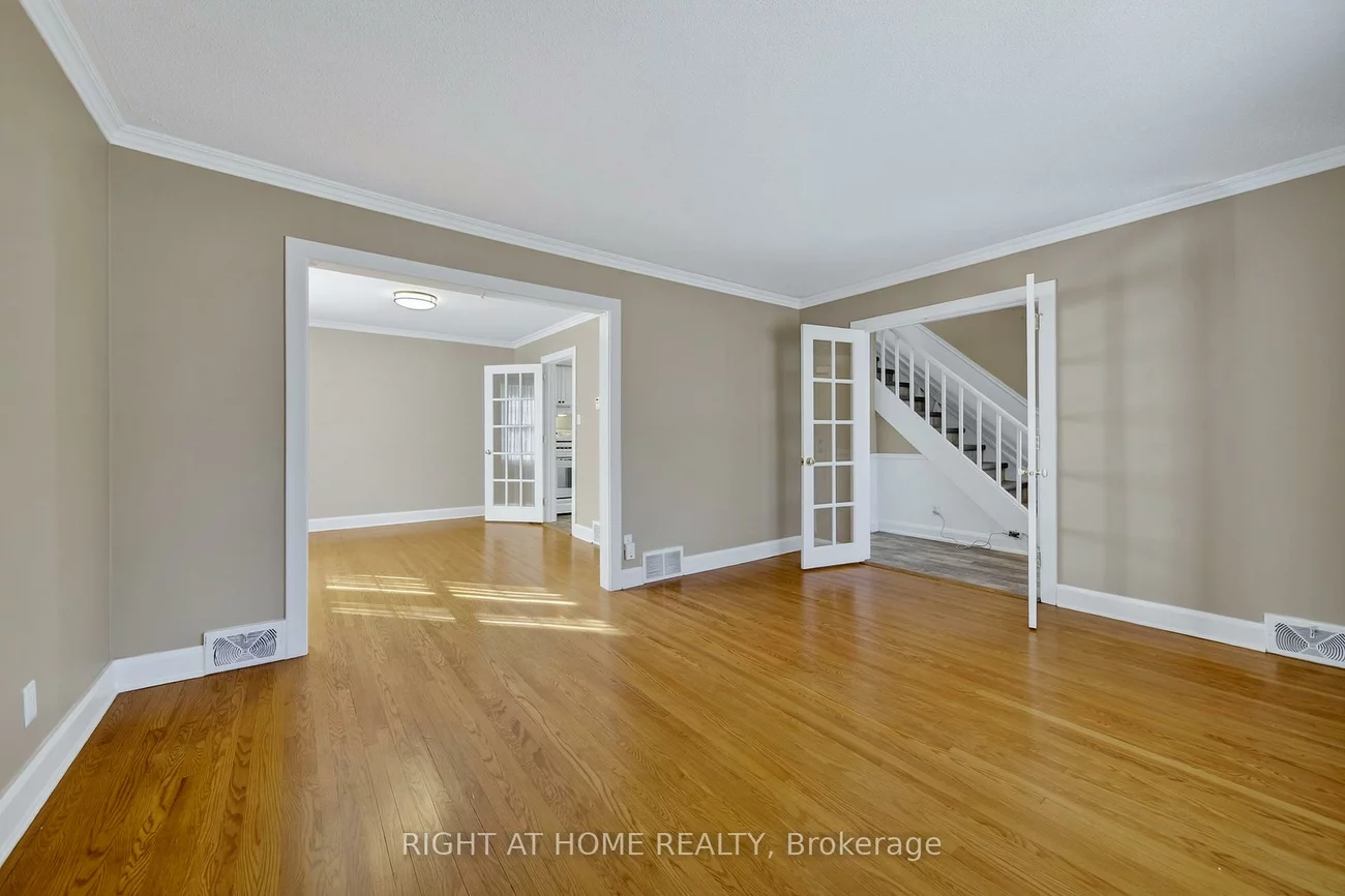 44, Newton, Wellington, Barrie