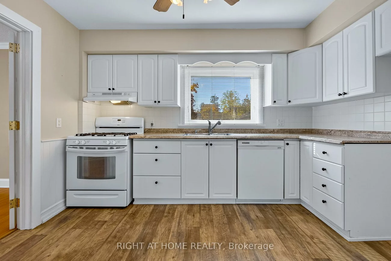 44, Newton, Wellington, Barrie