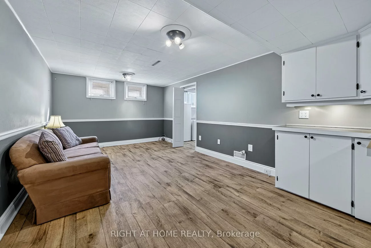 44, Newton, Wellington, Barrie