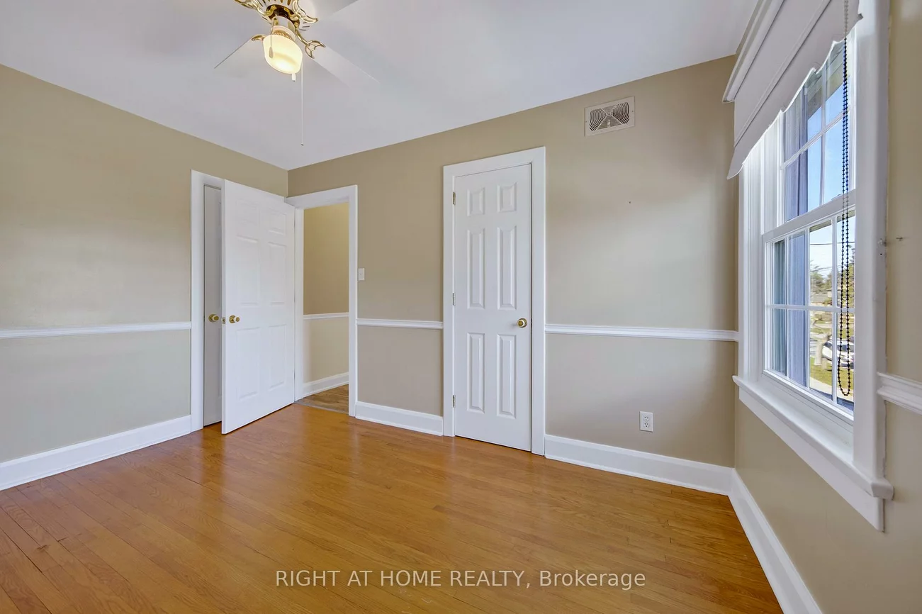 44, Newton, Wellington, Barrie