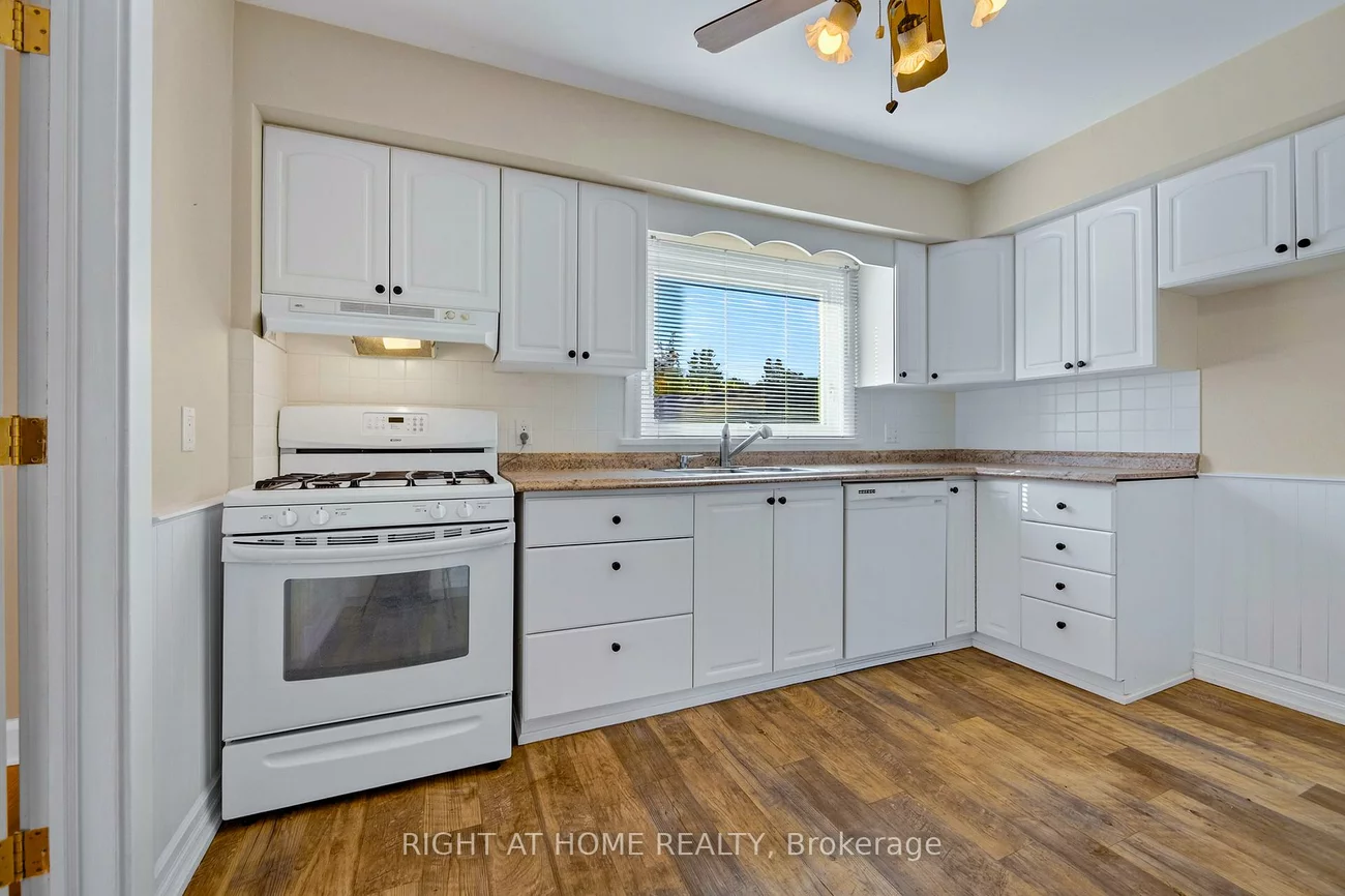 44, Newton, Wellington, Barrie