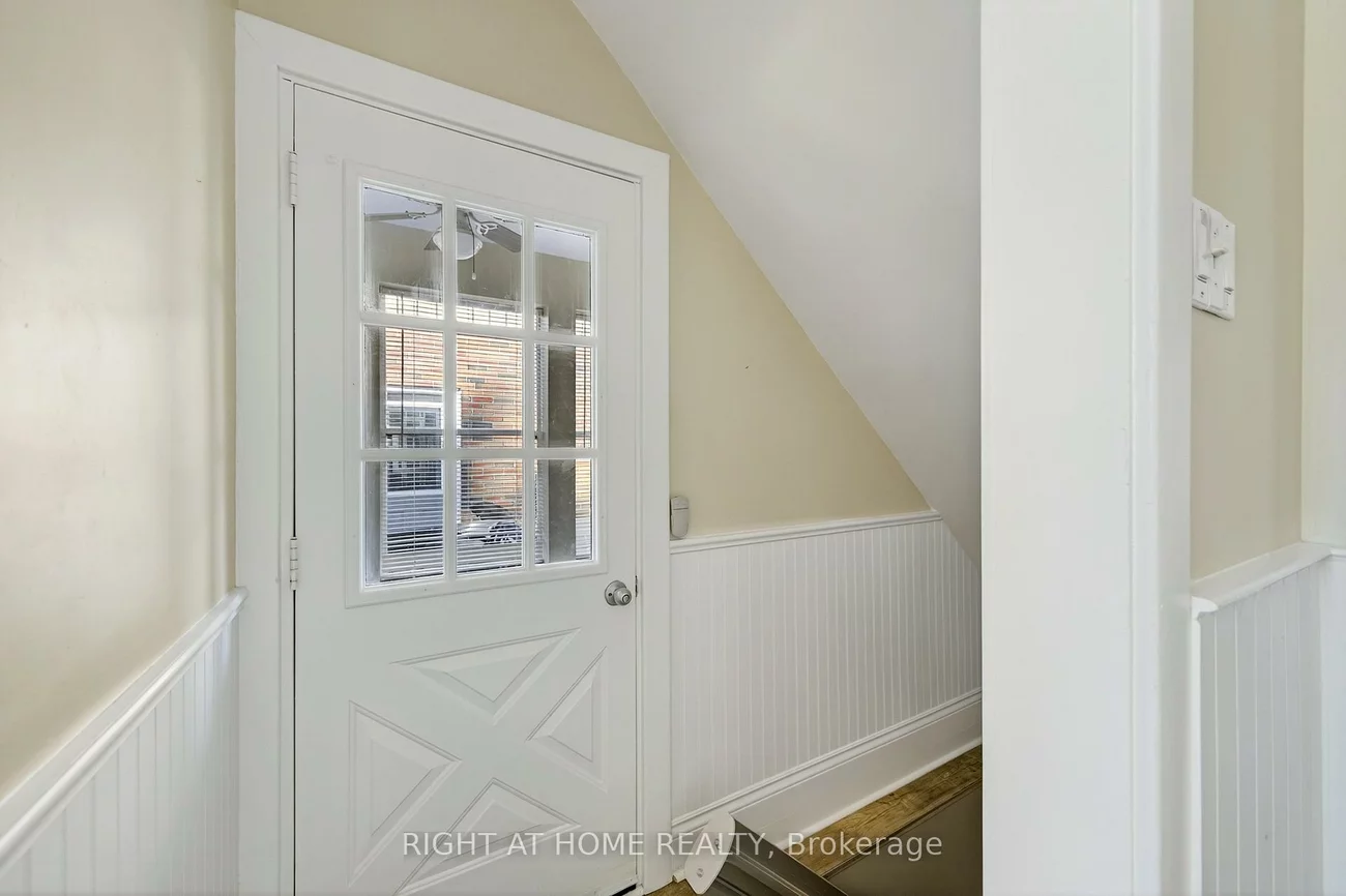 44, Newton, Wellington, Barrie