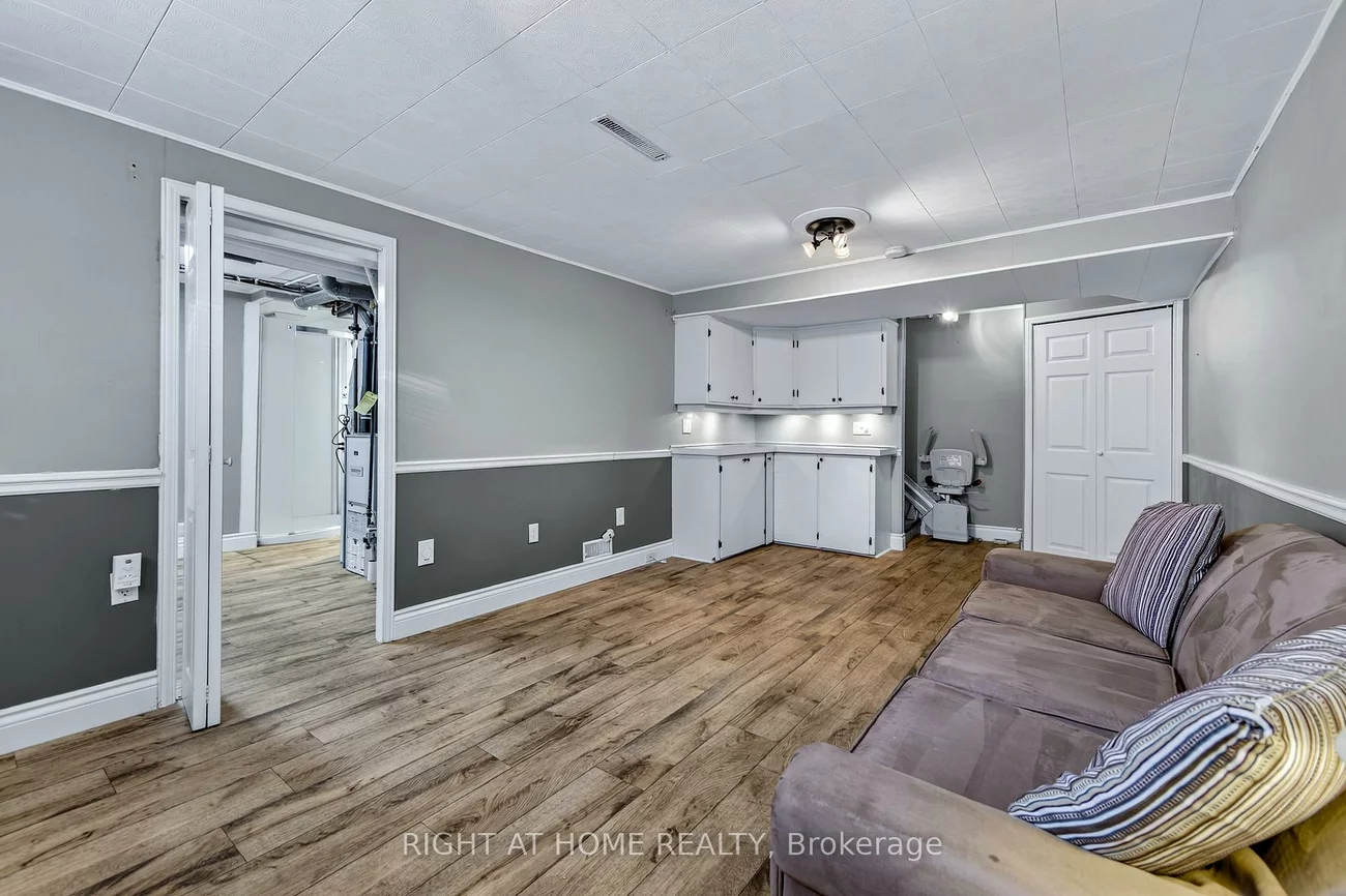 44, Newton, Wellington, Barrie