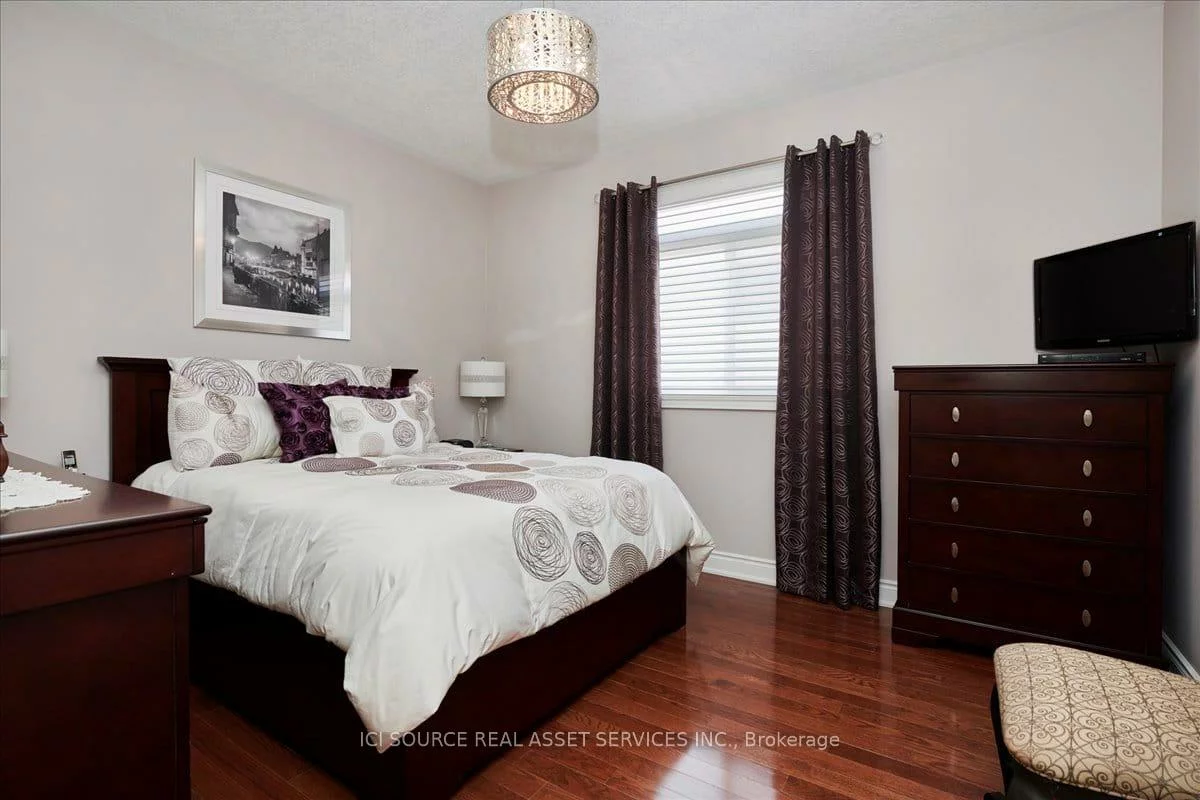 6, Versailles, Innis-Shore, Barrie