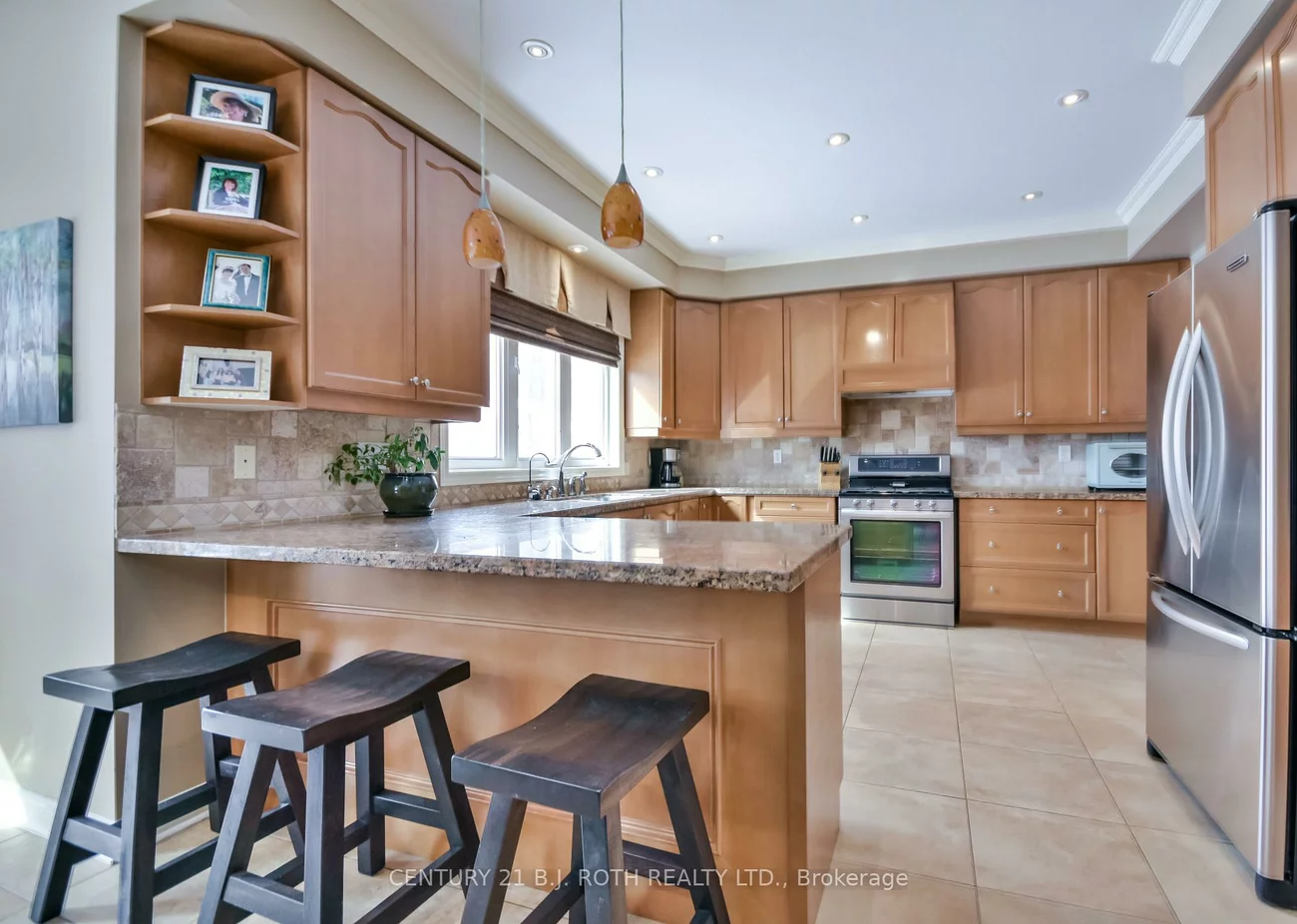 38, Camelot, Innis-Shore, Barrie