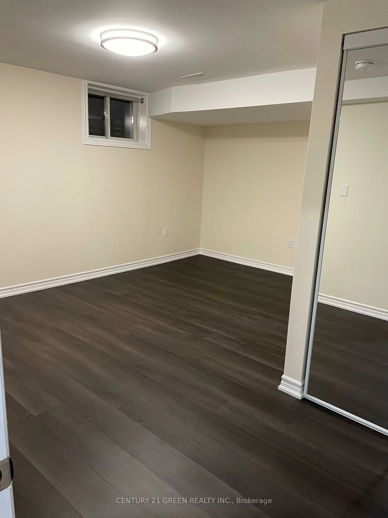 141, Columbia, Holly, Barrie