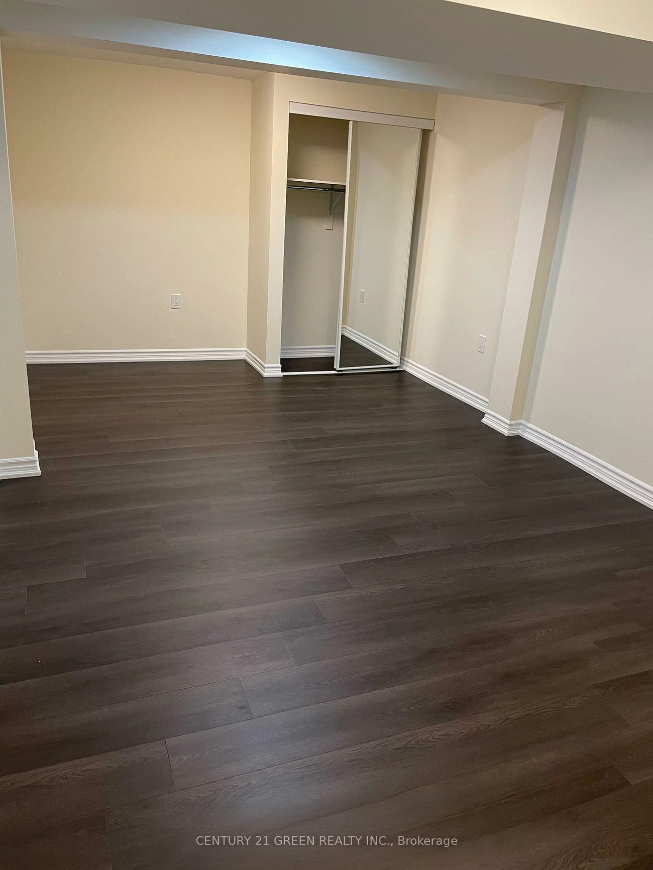 141, Columbia, Holly, Barrie