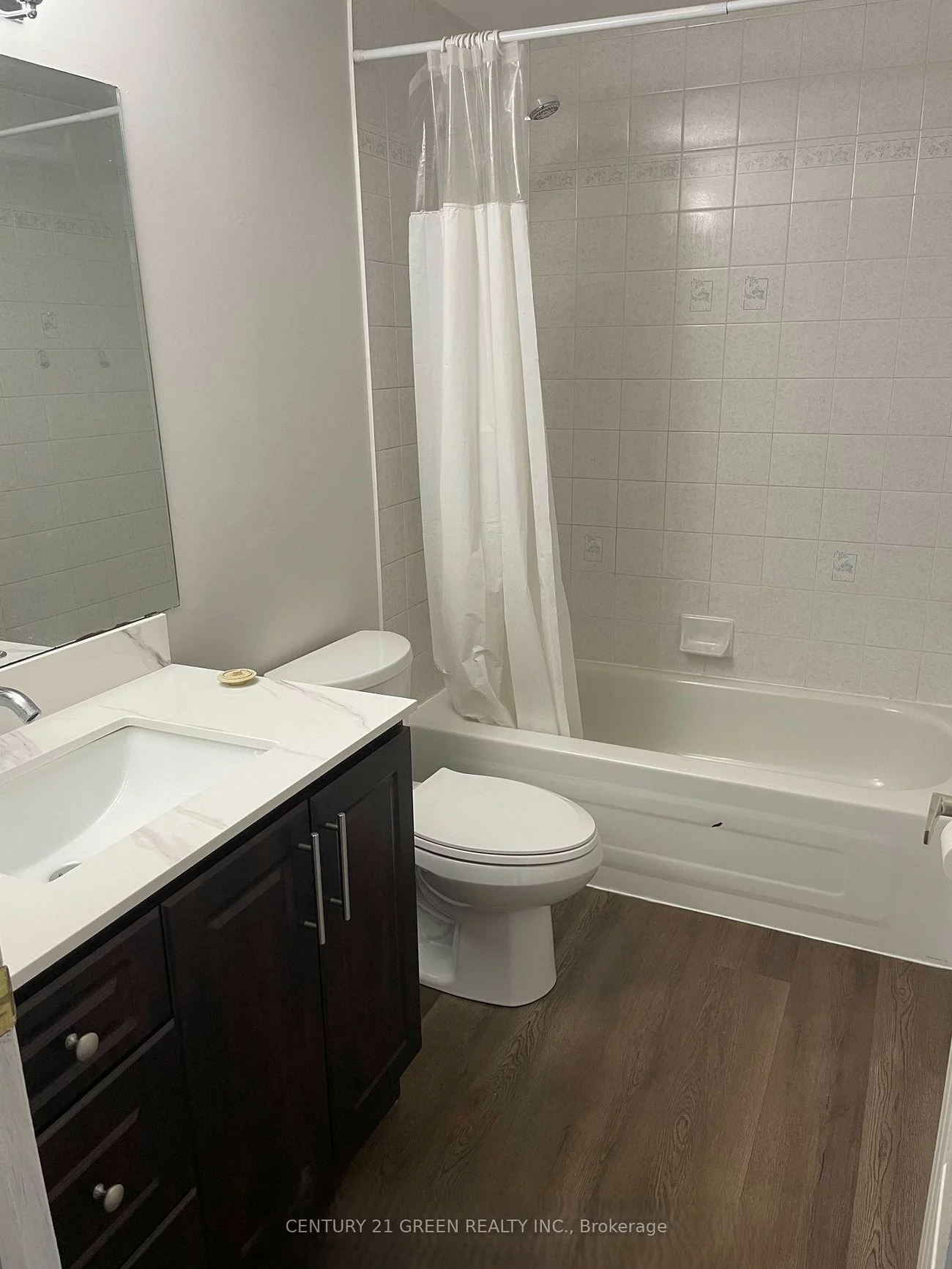 141, Columbia, Holly, Barrie