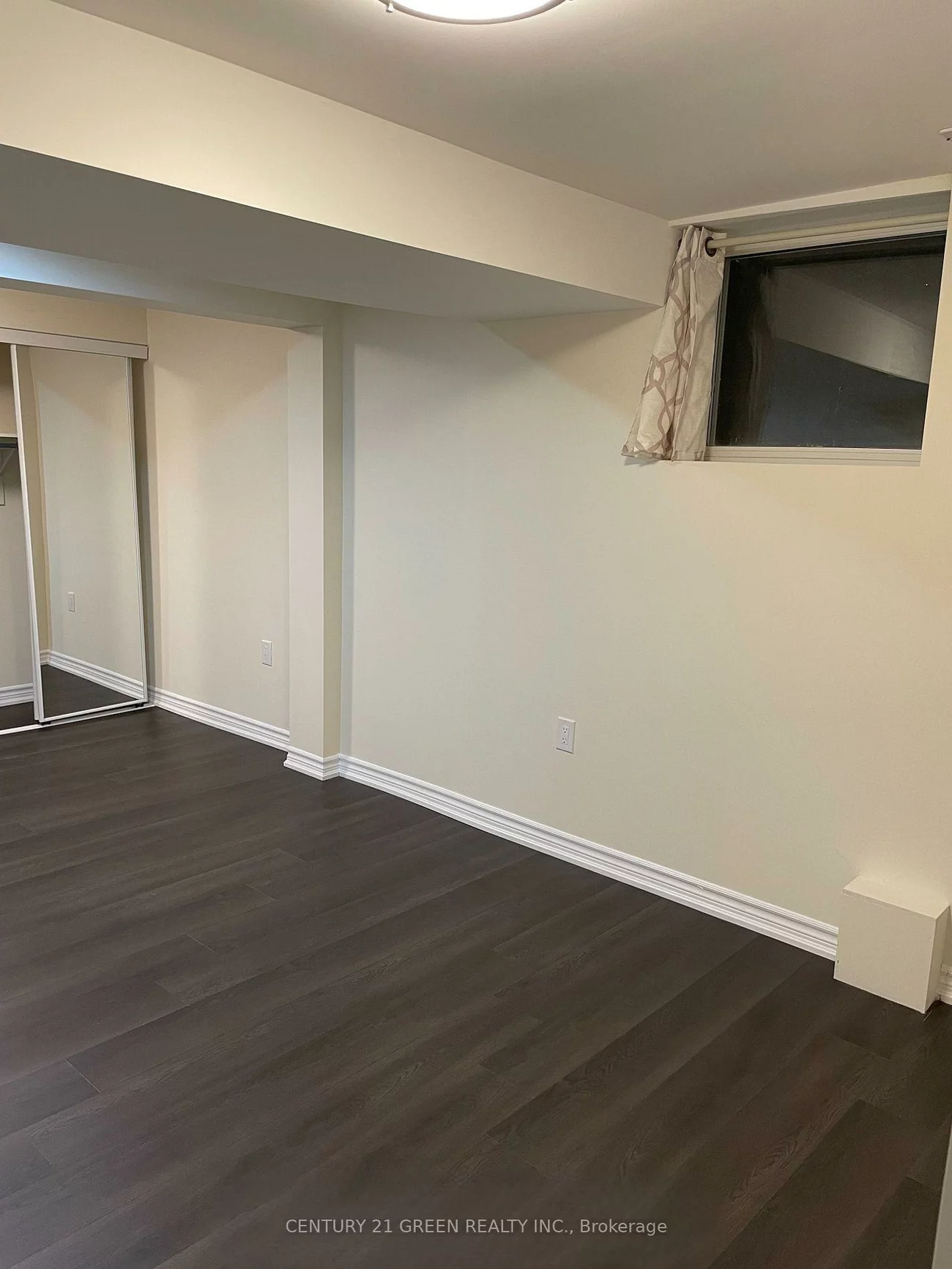 141, Columbia, Holly, Barrie