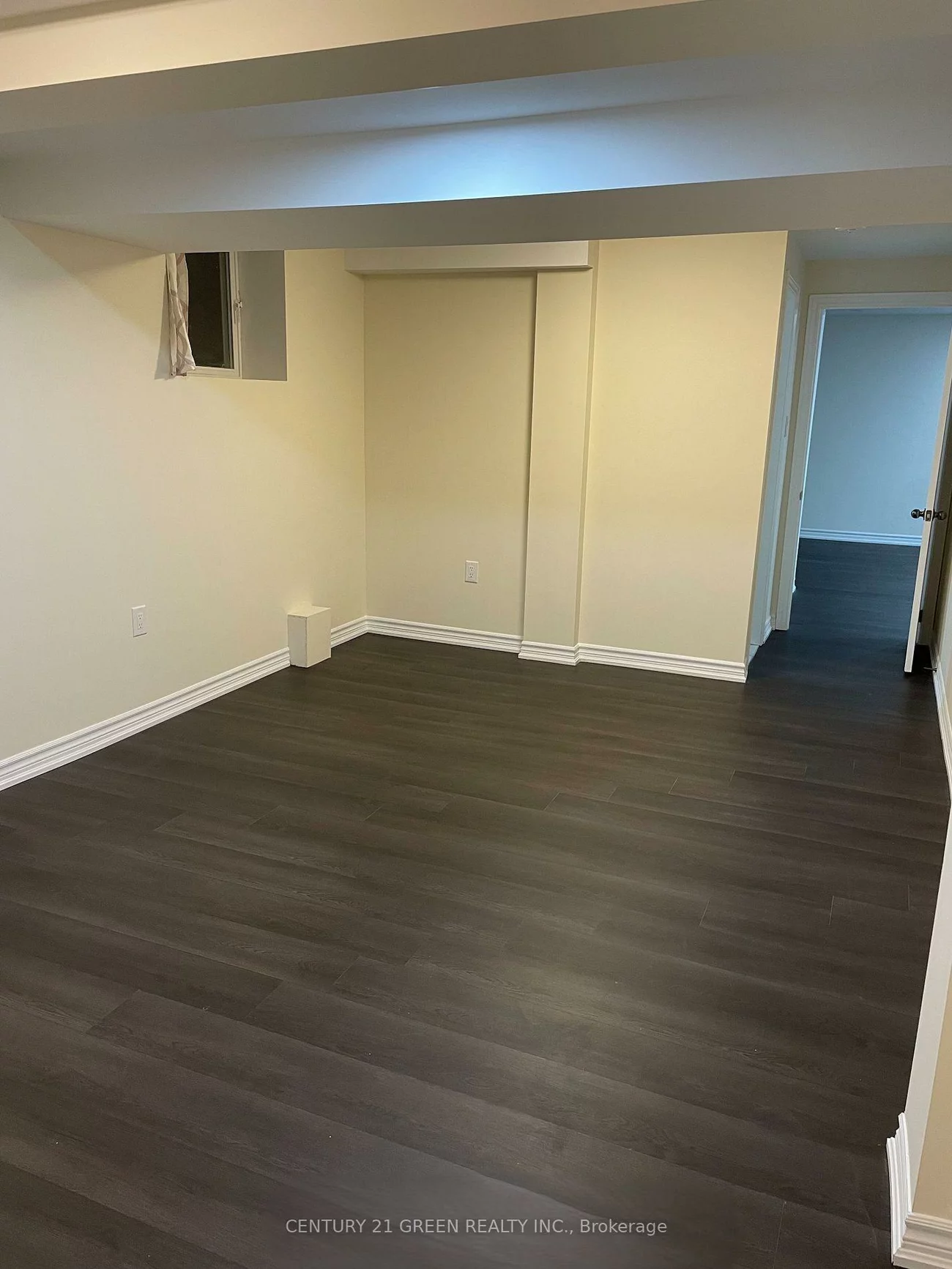 141, Columbia, Holly, Barrie