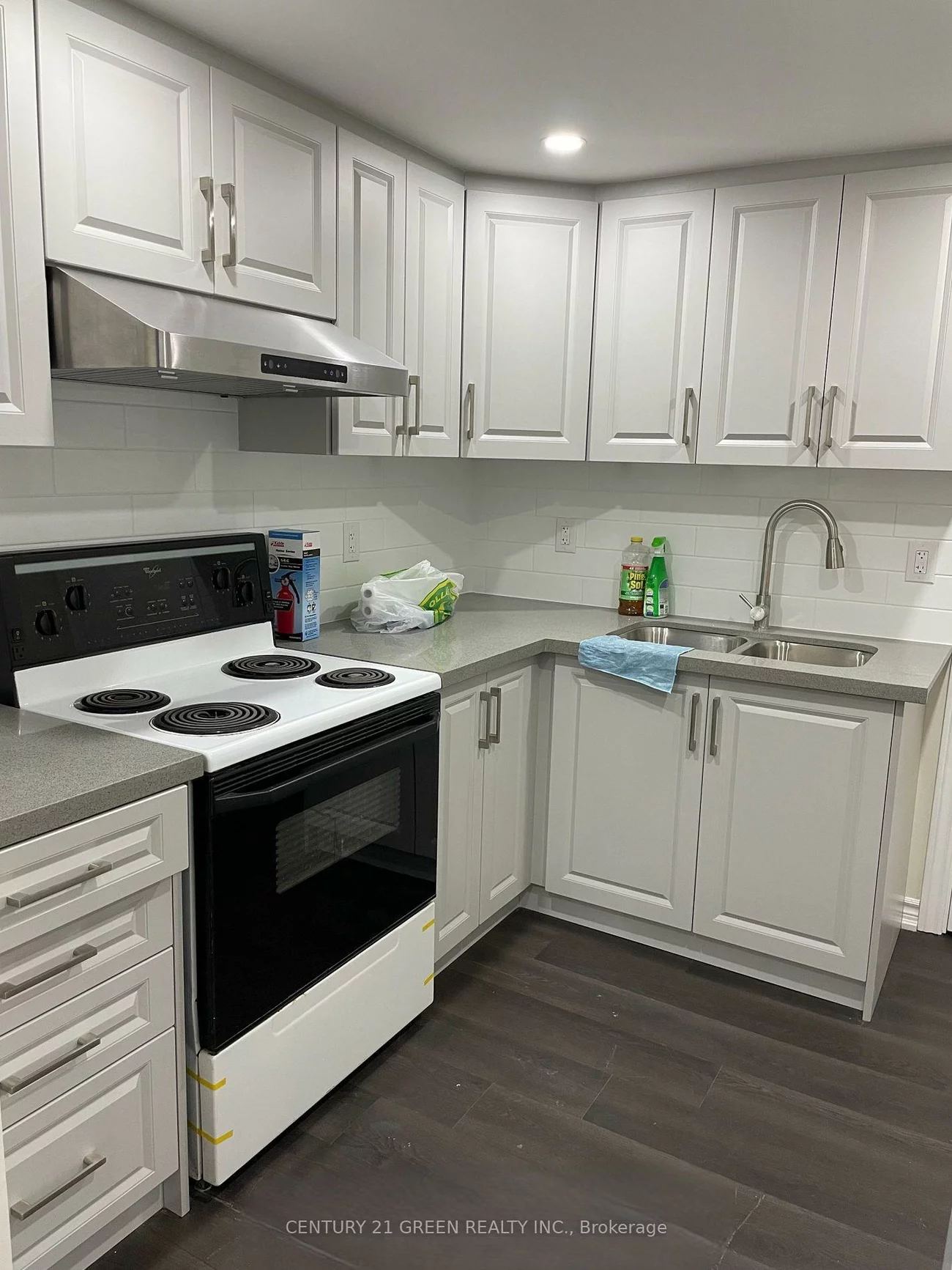 141, Columbia, Holly, Barrie