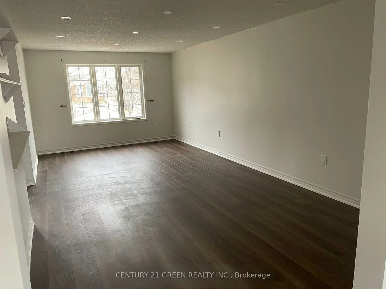 141, Columbia, Holly, Barrie