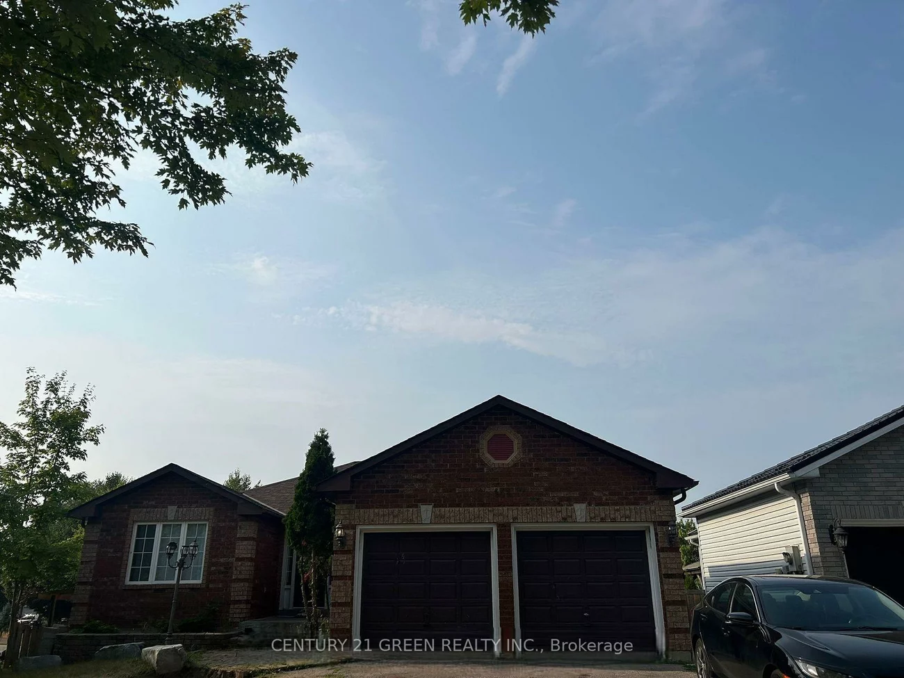 141, Columbia, Holly, Barrie