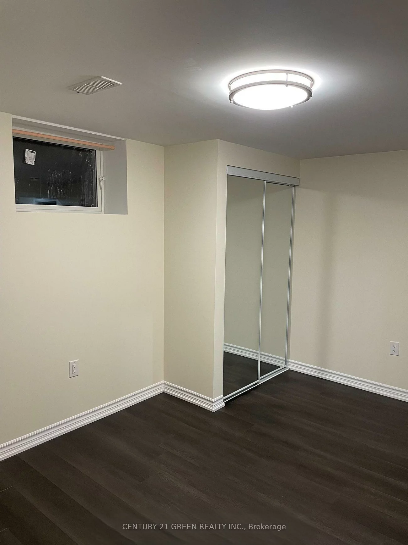 141, Columbia, Holly, Barrie