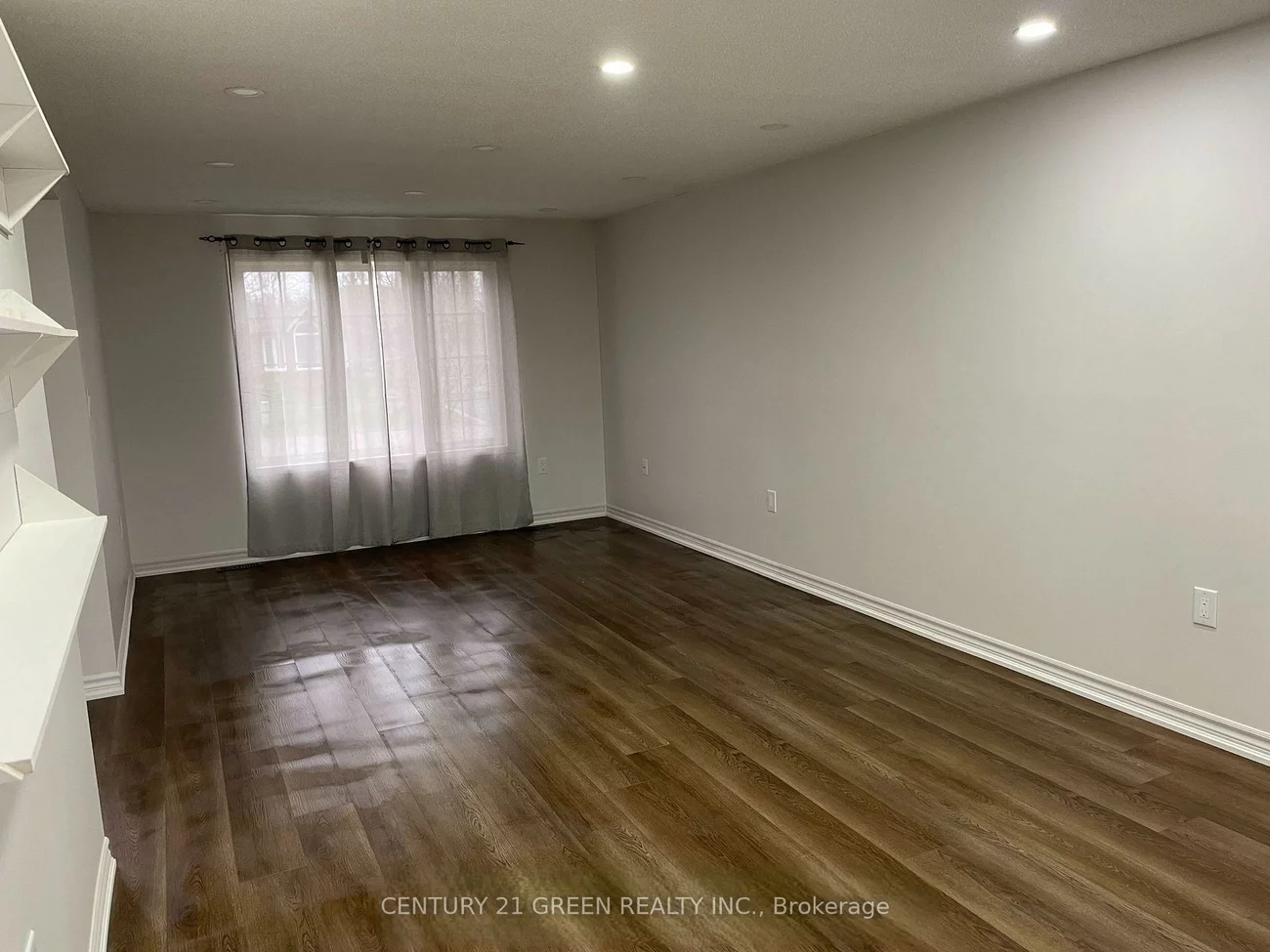 141, Columbia, Holly, Barrie