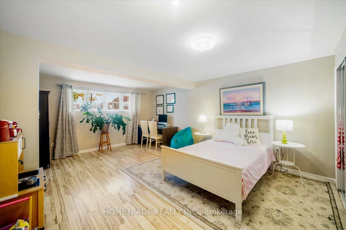 52, Bloxham, Bayshore, Barrie