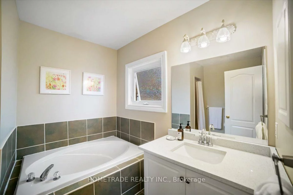 52, Bloxham, Bayshore, Barrie