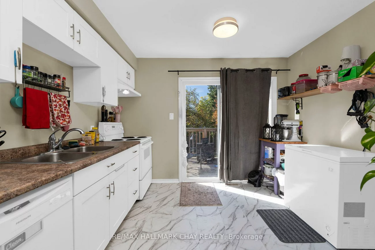 46, Carol, Allandale Heights, Barrie