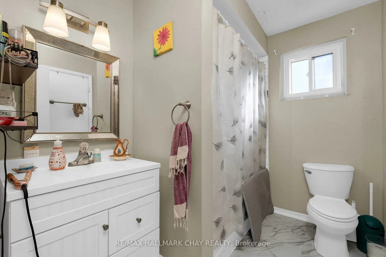 46, Carol, Allandale Heights, Barrie