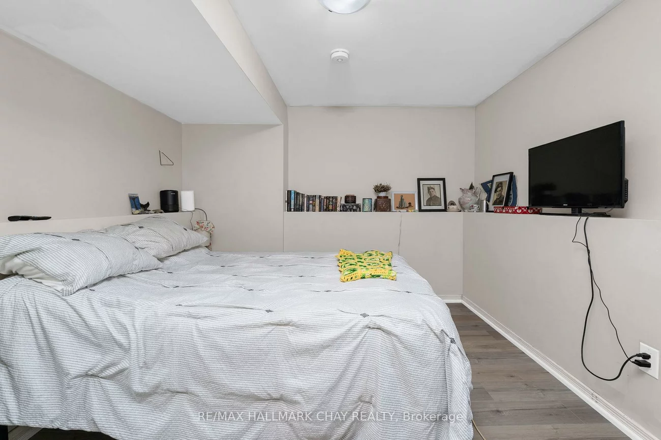 46, Carol, Allandale Heights, Barrie