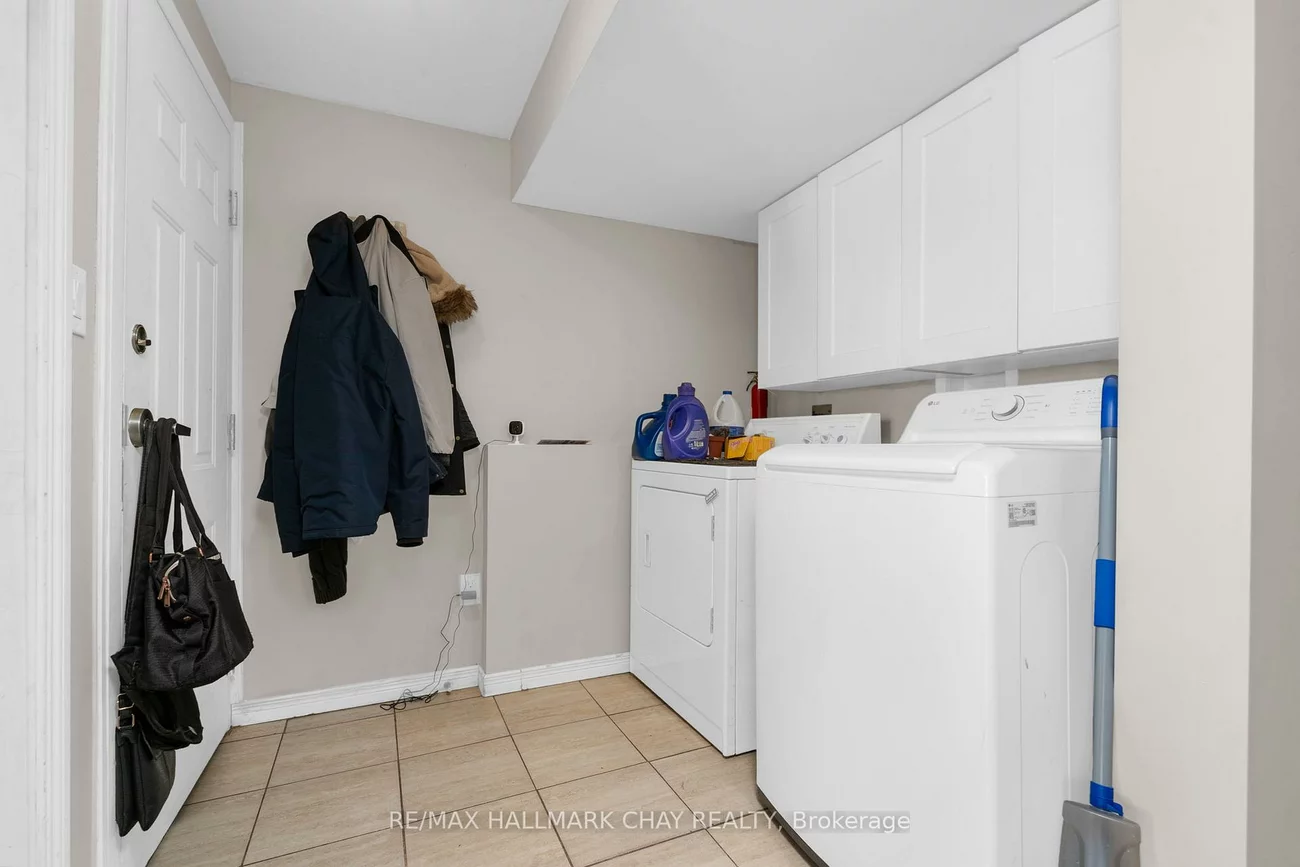 46, Carol, Allandale Heights, Barrie