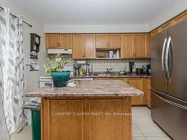 29, Drake, Painswick South, Barrie