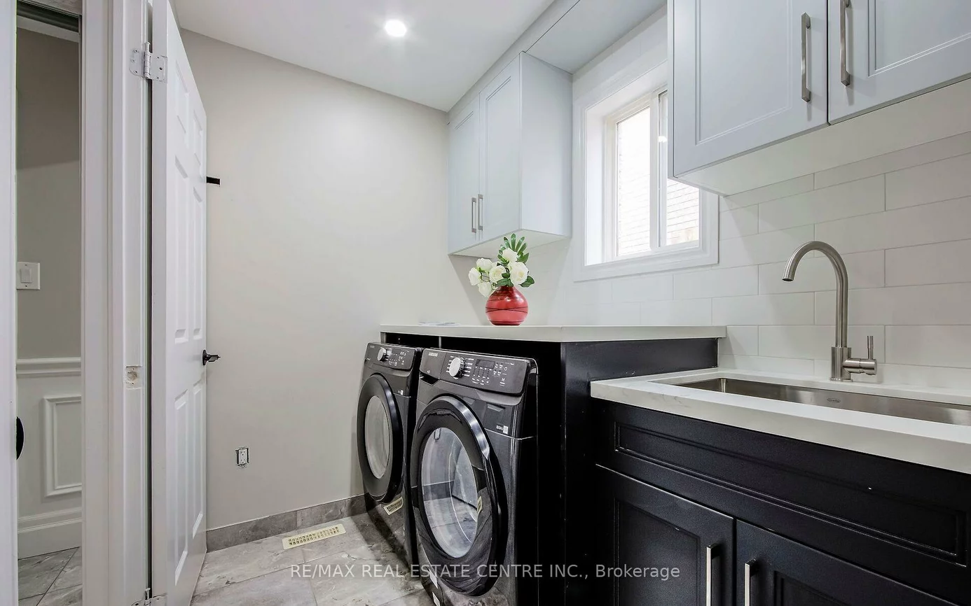 11, Priscilla's, Painswick South, Barrie