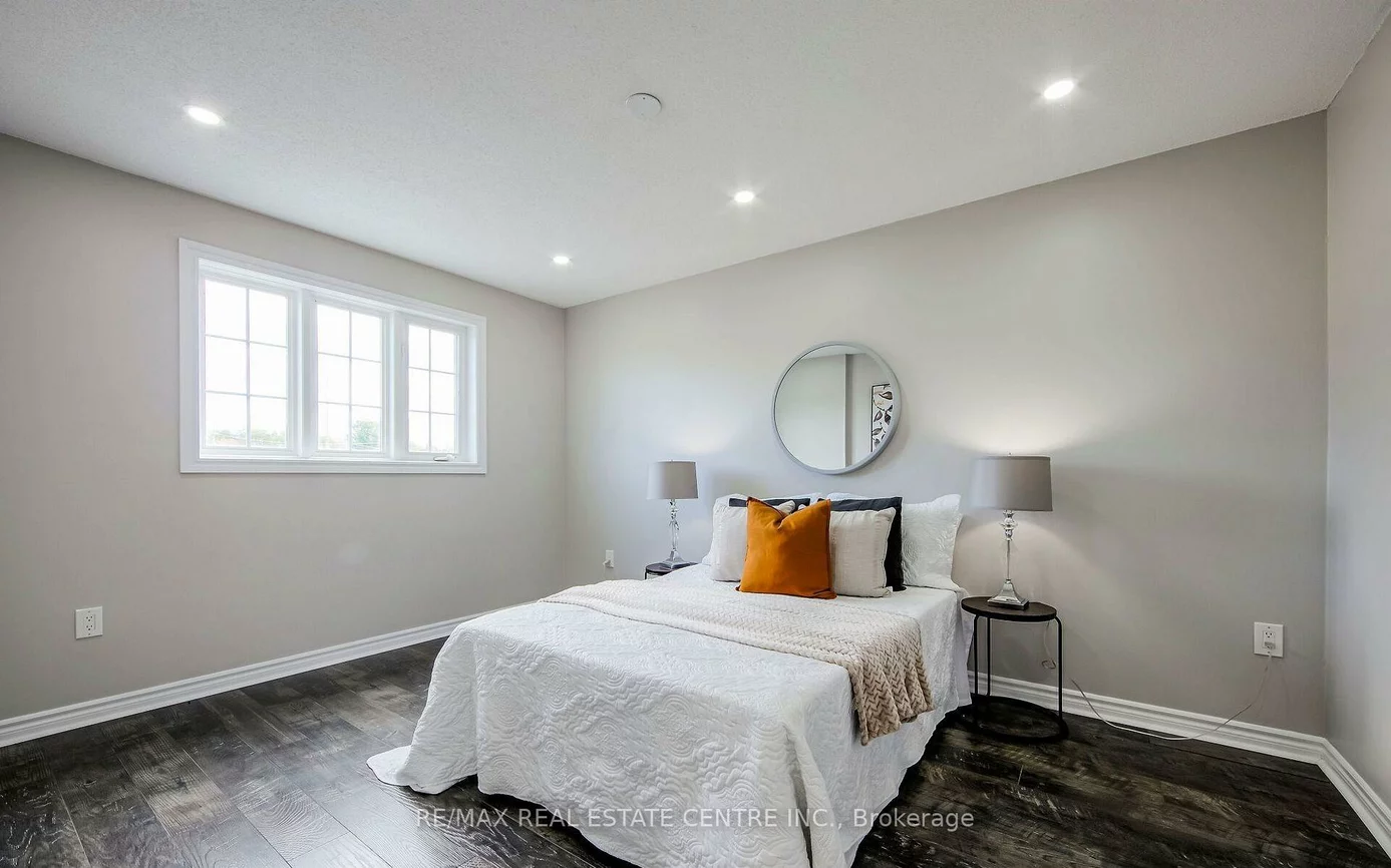 11, Priscilla's, Painswick South, Barrie