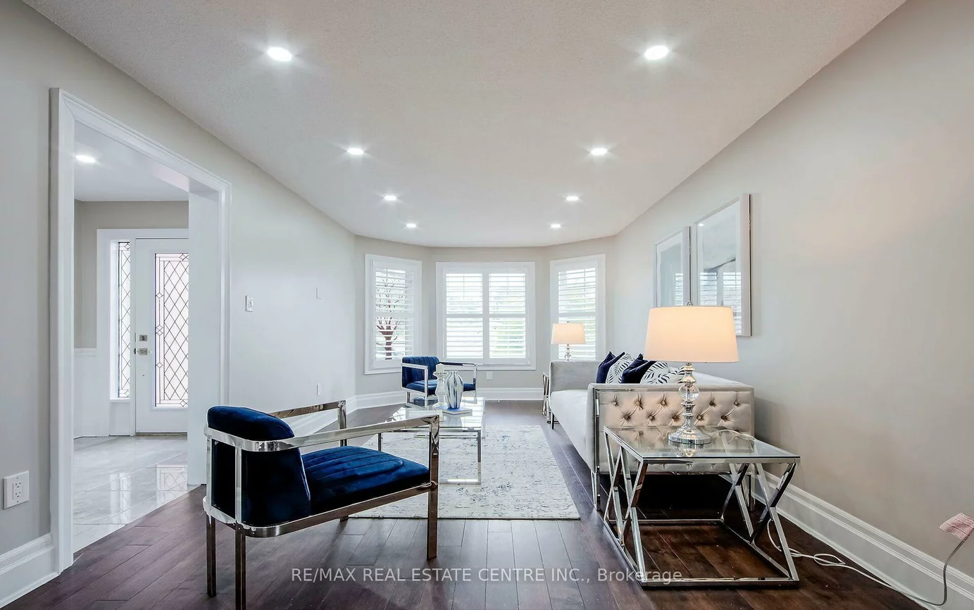 11, Priscilla's, Painswick South, Barrie